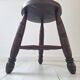 Tabouret tripode en bois massif