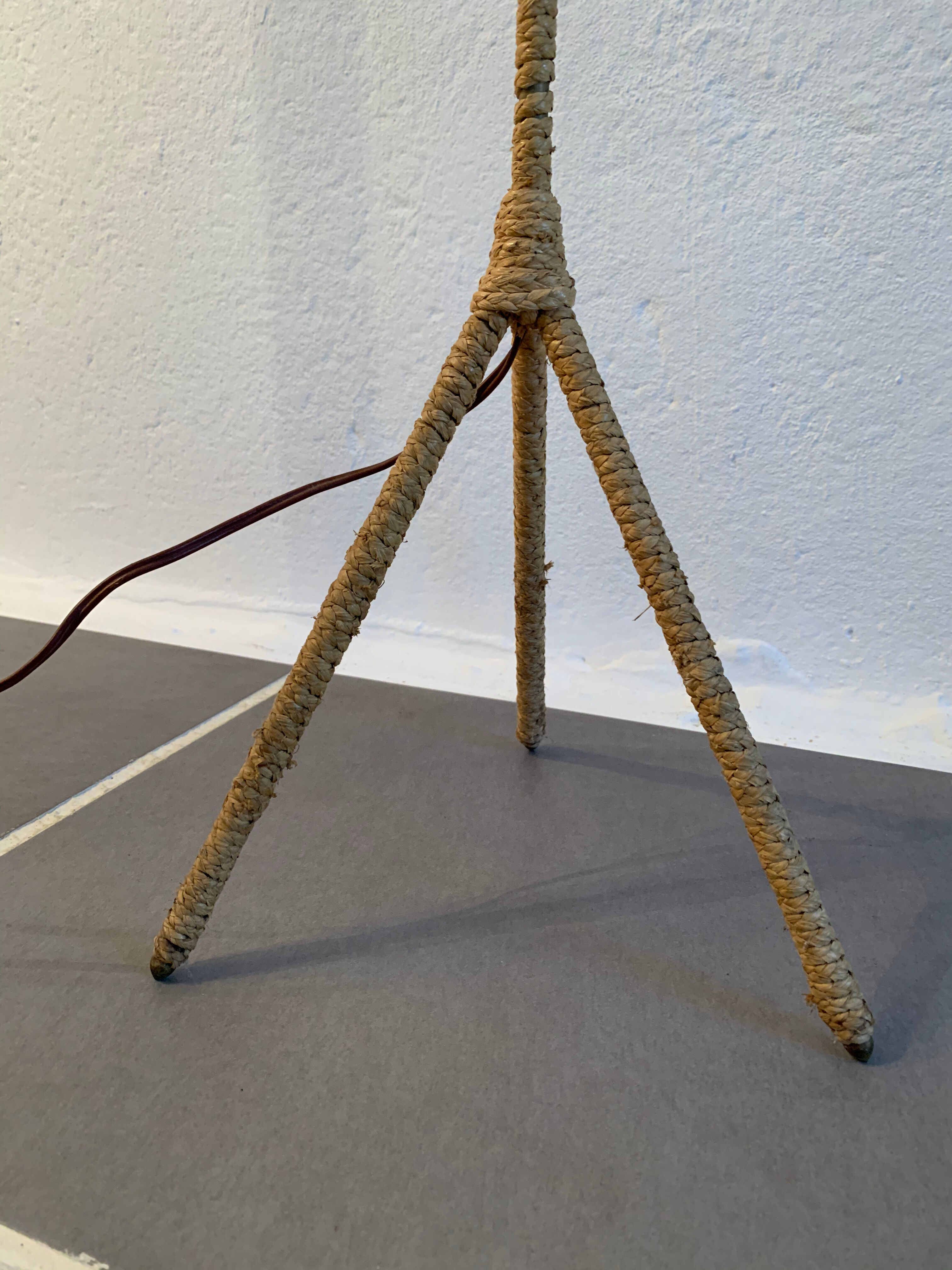 Vintage tripod rope lamppost