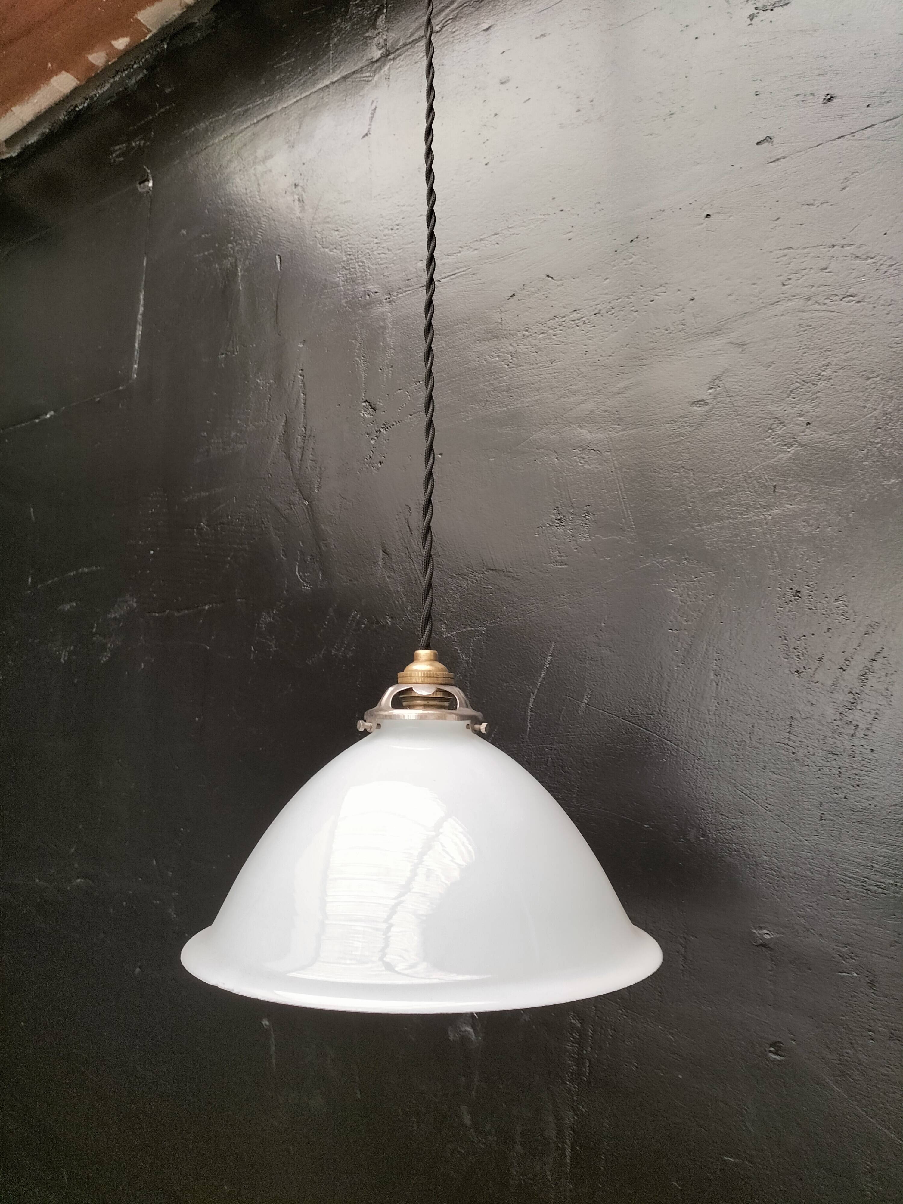 Opaline suspension