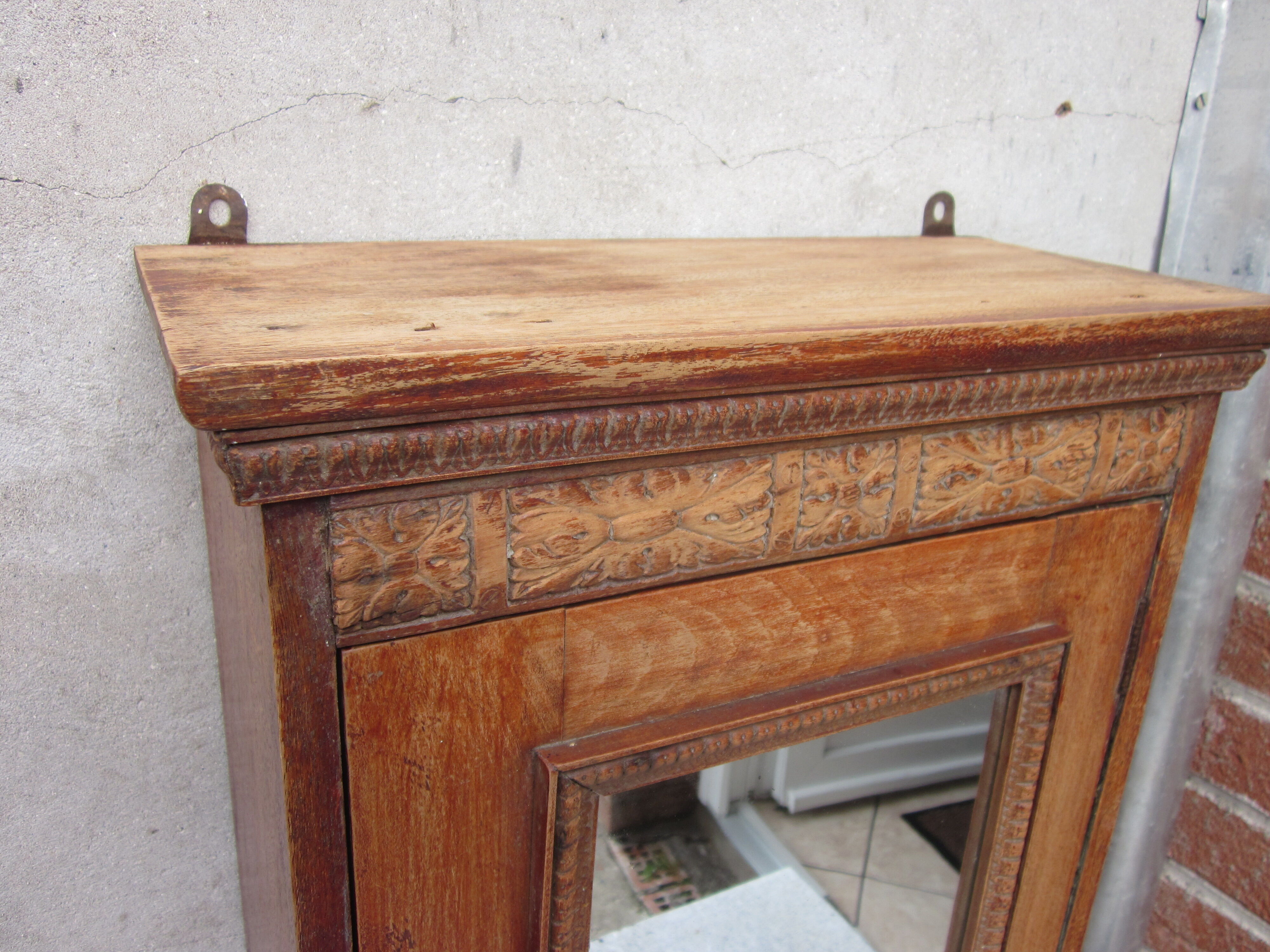 30, 40 years toilet wardrone