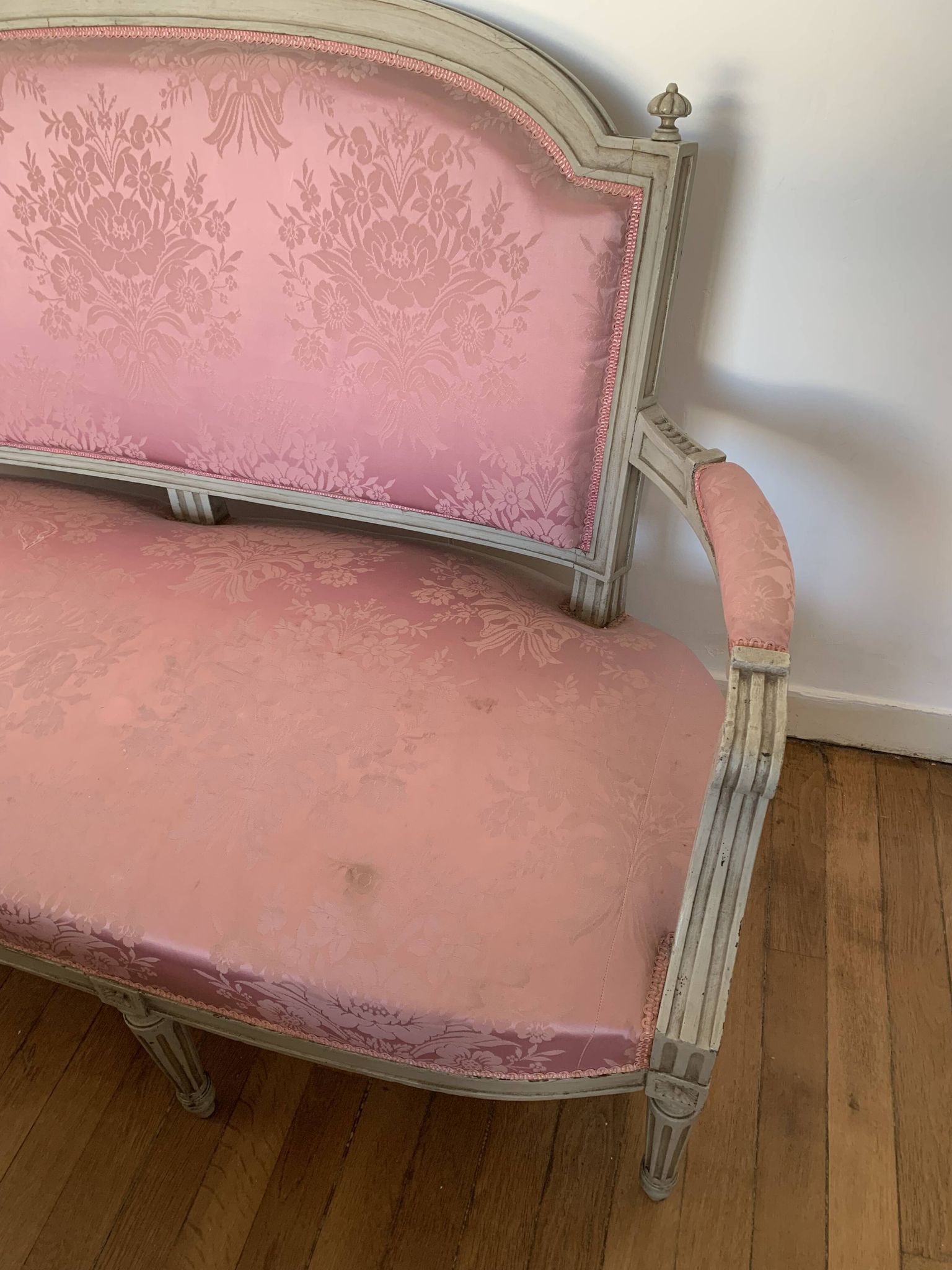 Vintage canapé / Antique banquette in Louis XVI style