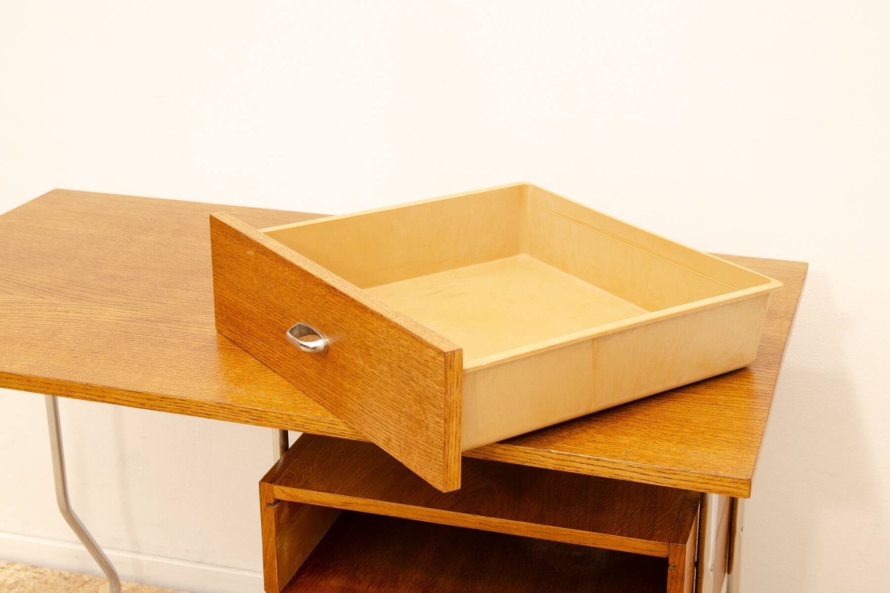 Bureau moderniste tchécoslovaque en chrome et bois, années 1950, Europe