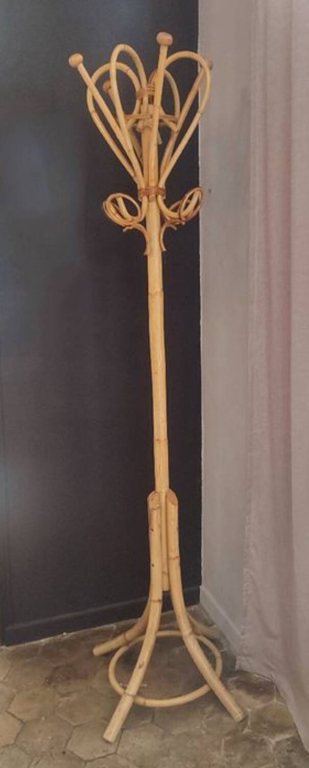 Parrot coat rack