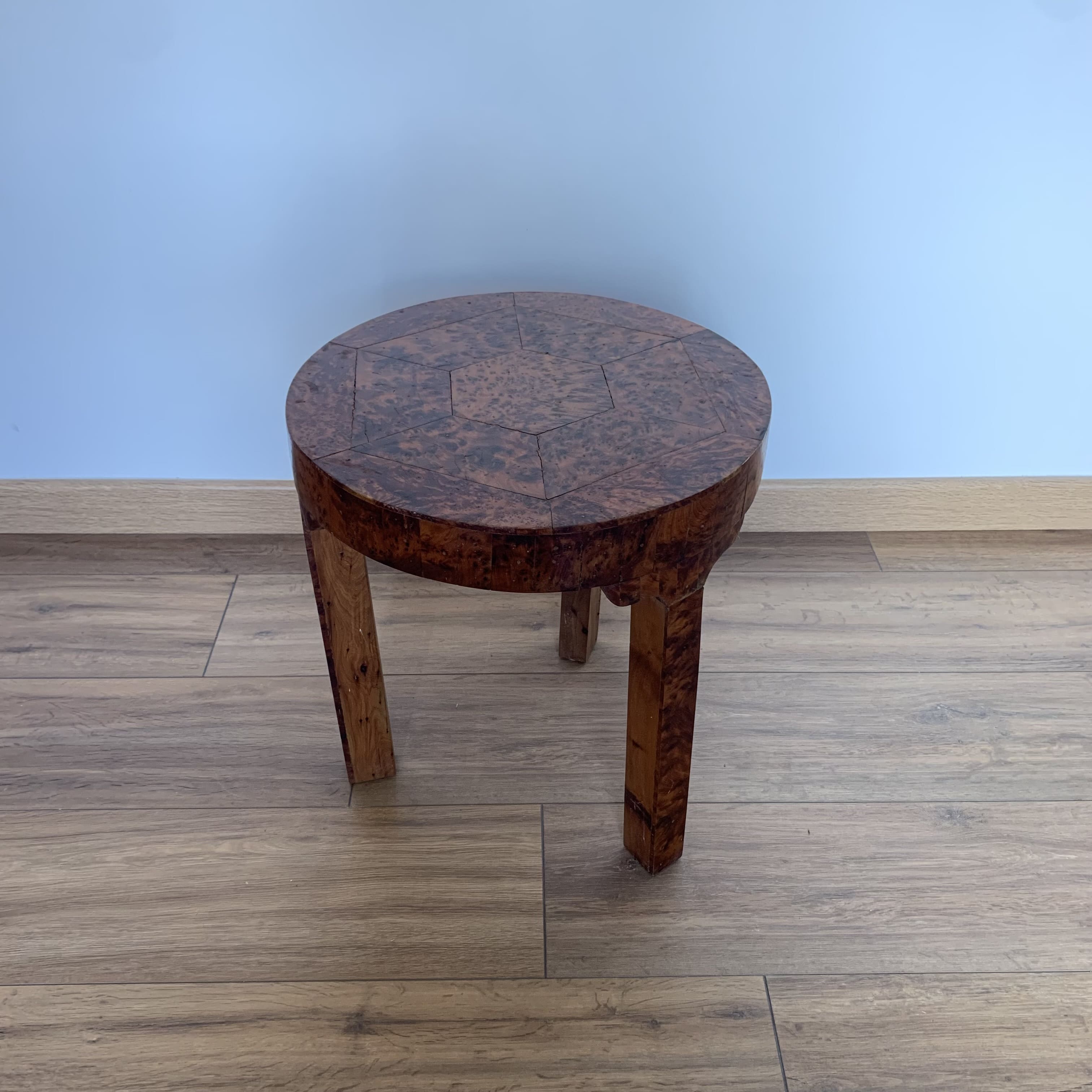 Round coffee table/thuja magnifying glass service