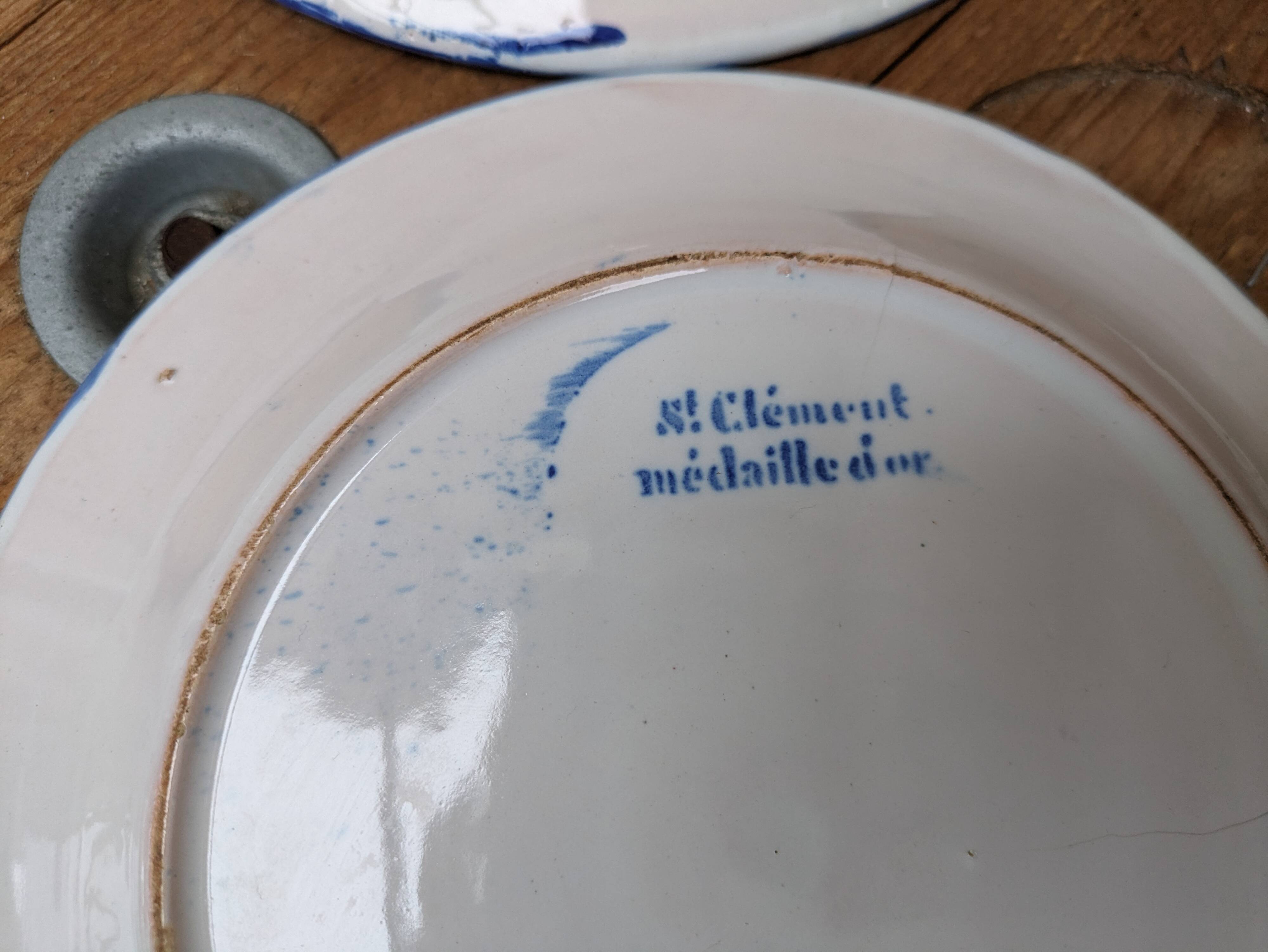 Set of 4 old Saint Clement plates with bouquet of flowers