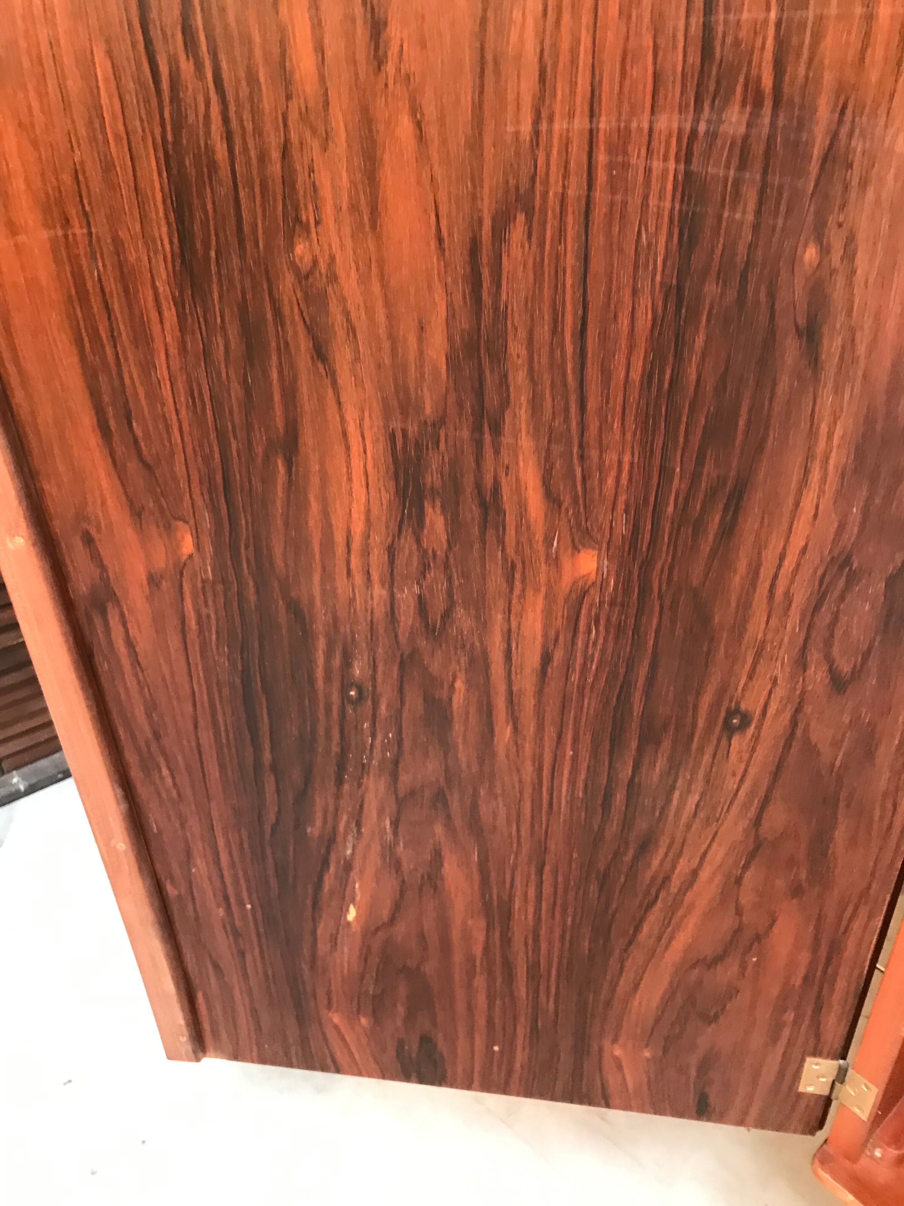 Commode penderie en placage palissandre de rio