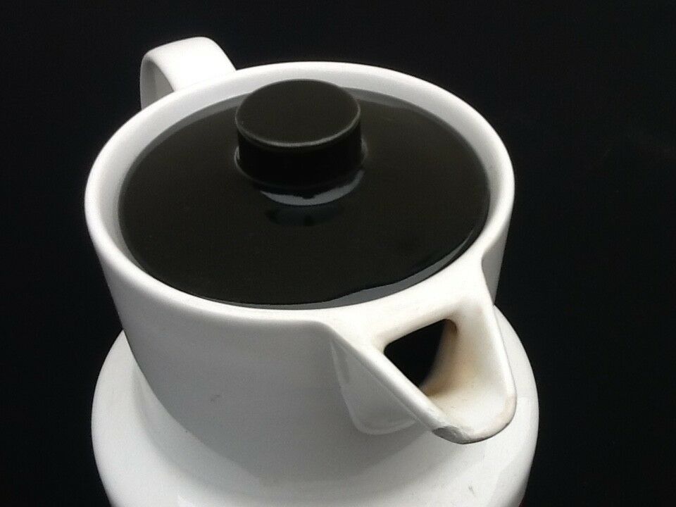 1970s melitta coffee maker (porcelain germany) retro décor, bright red and green