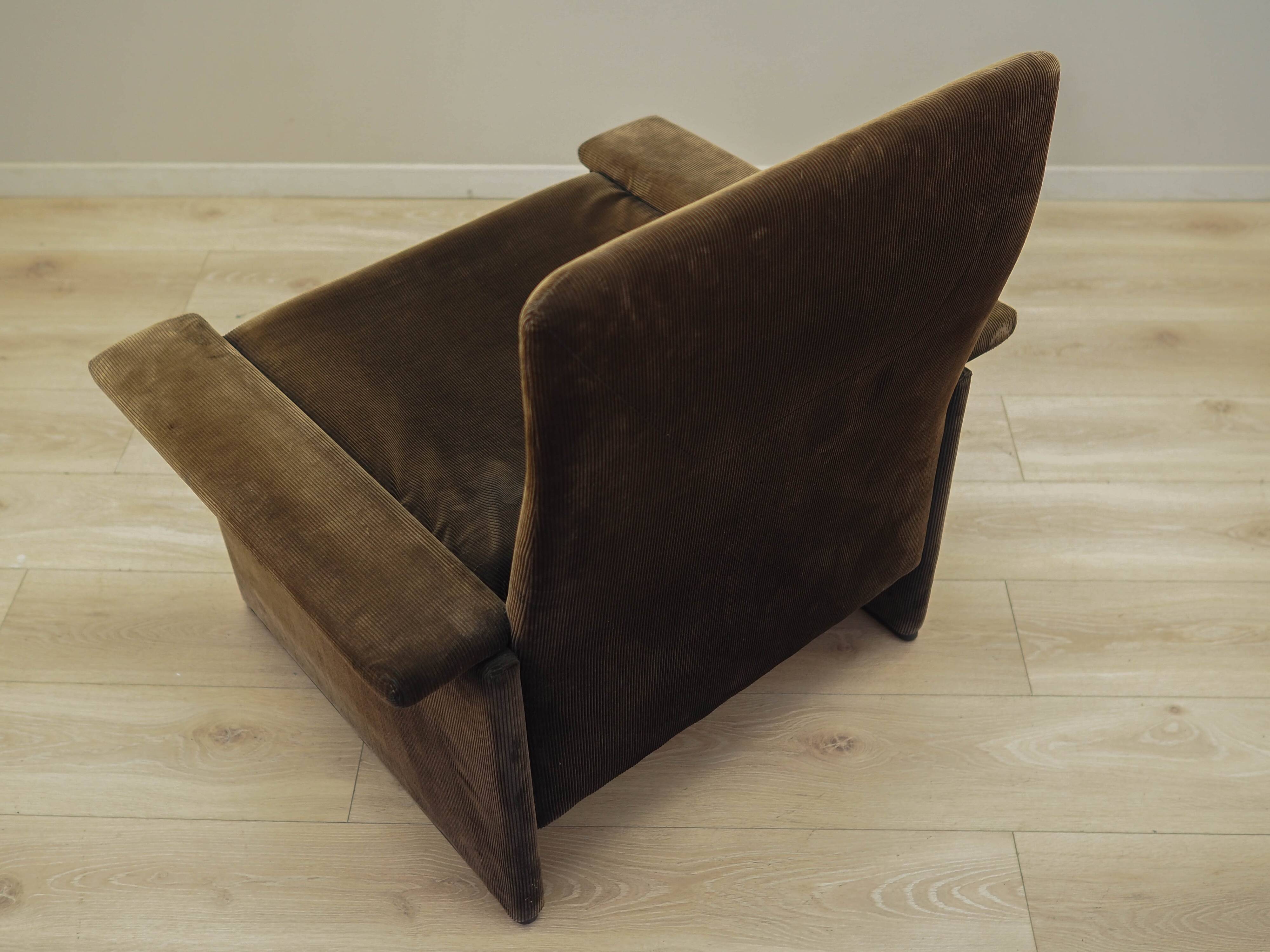 Corduroy armchair, Italian design, 1970s, production: Italy