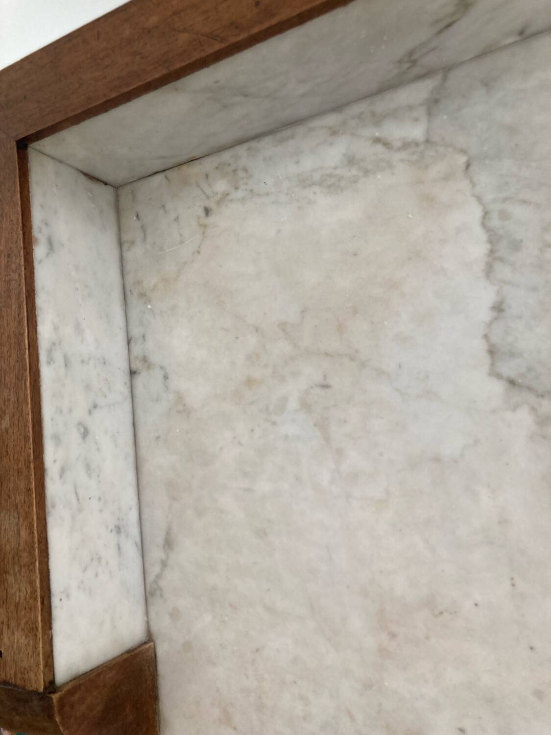 Coiffeuse en bois et marbre