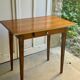 Petit bureau / table en bois et formica