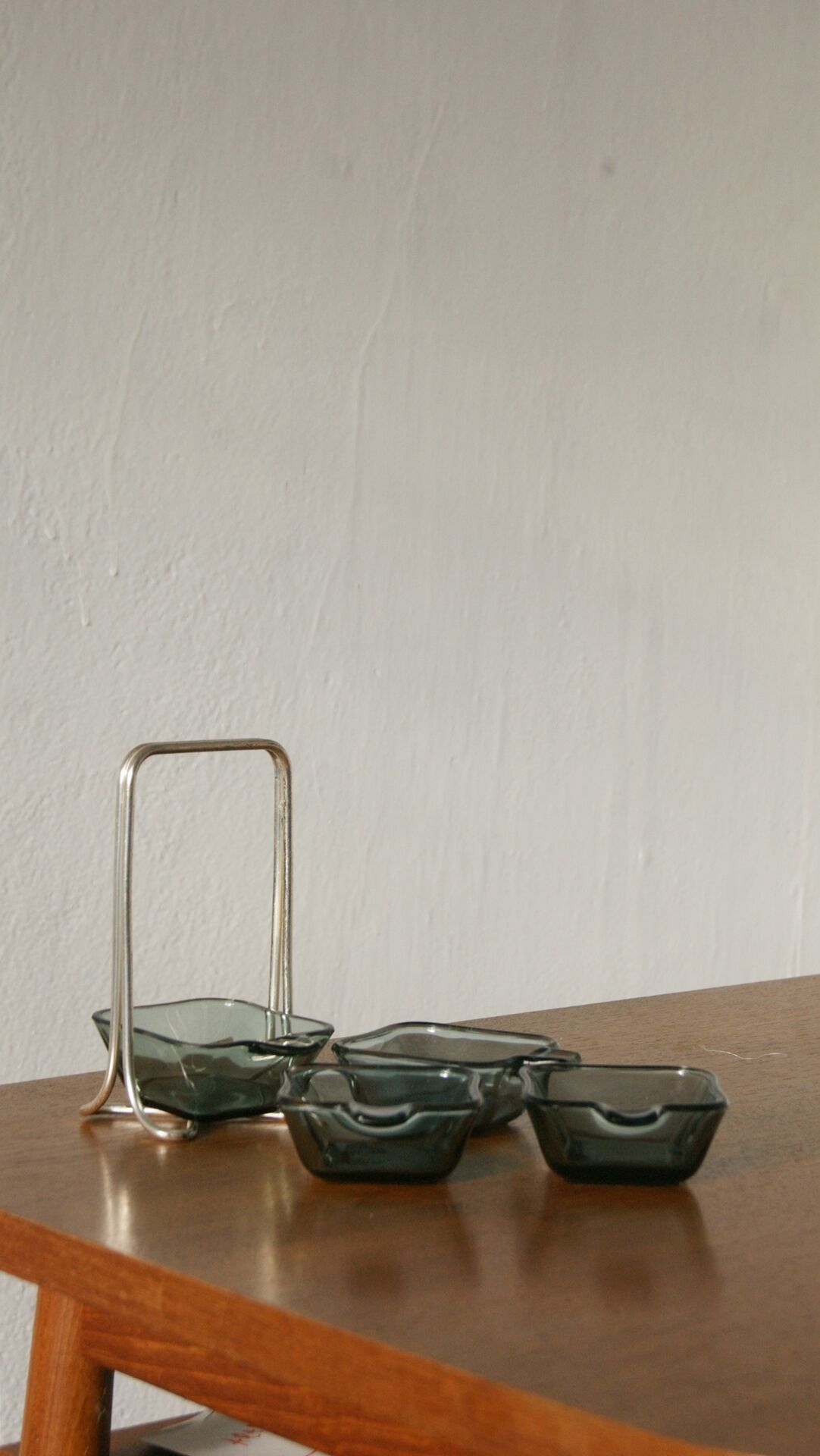 Cendrier en verre tourmaline du milieu du siècle par Wilhelm Wagenfeld pour WMF