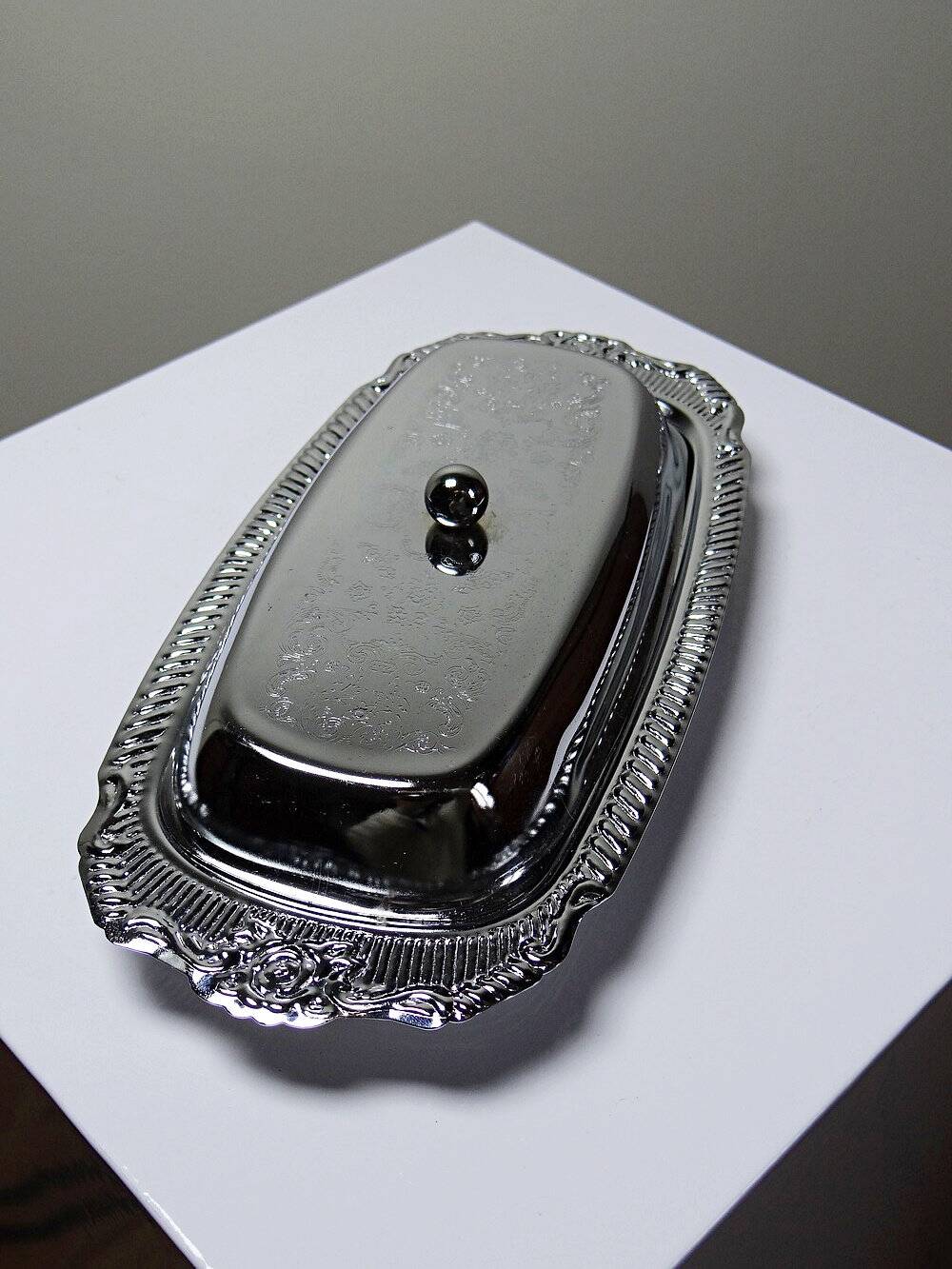 Silver-plated/inox vintage butter dish from the 1960s-1980s in Rococo style.
