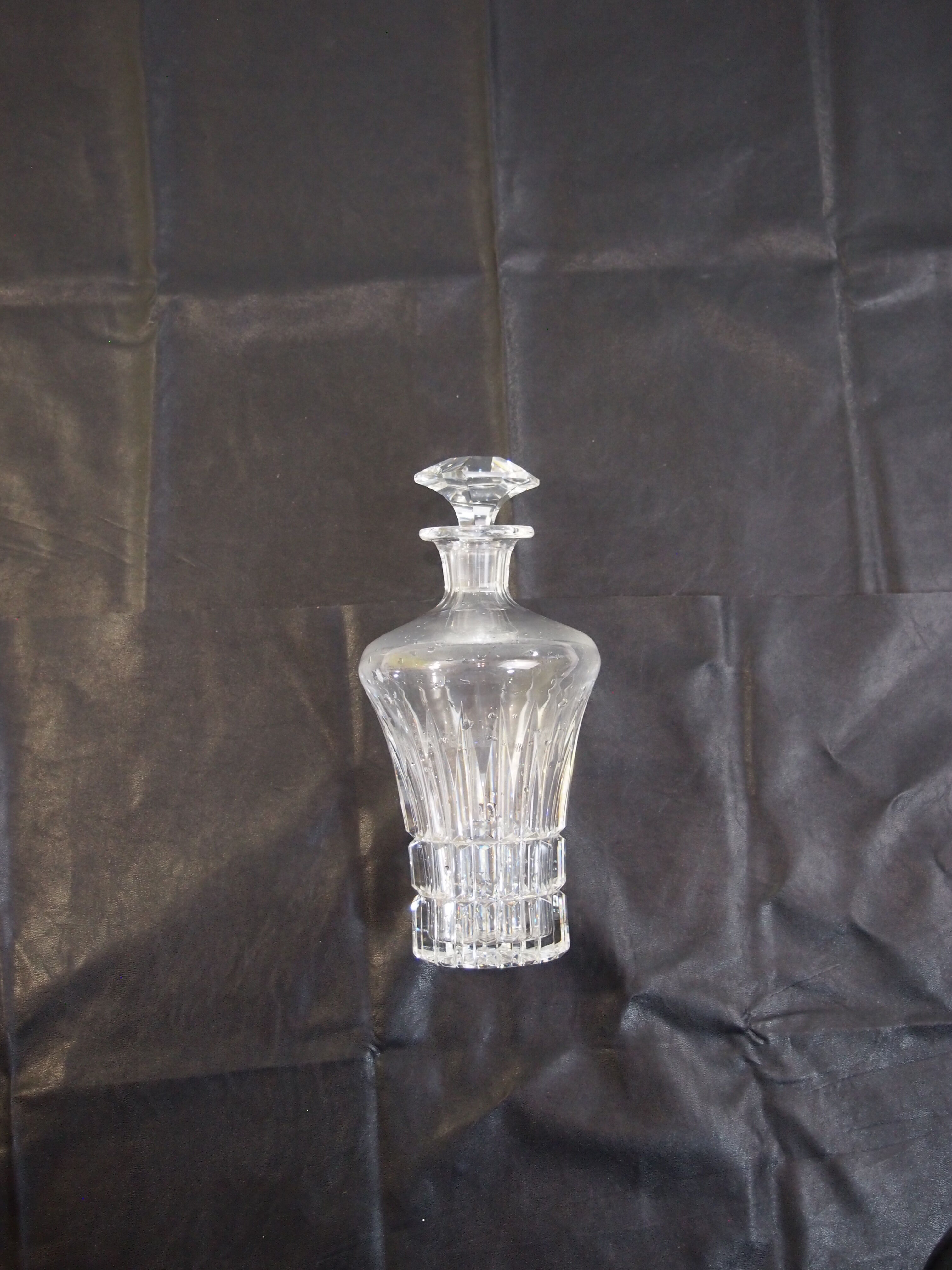 Ancient carafe with its cut crystal bouchon