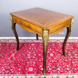 Table française de style Louis XV avec supports en bronze