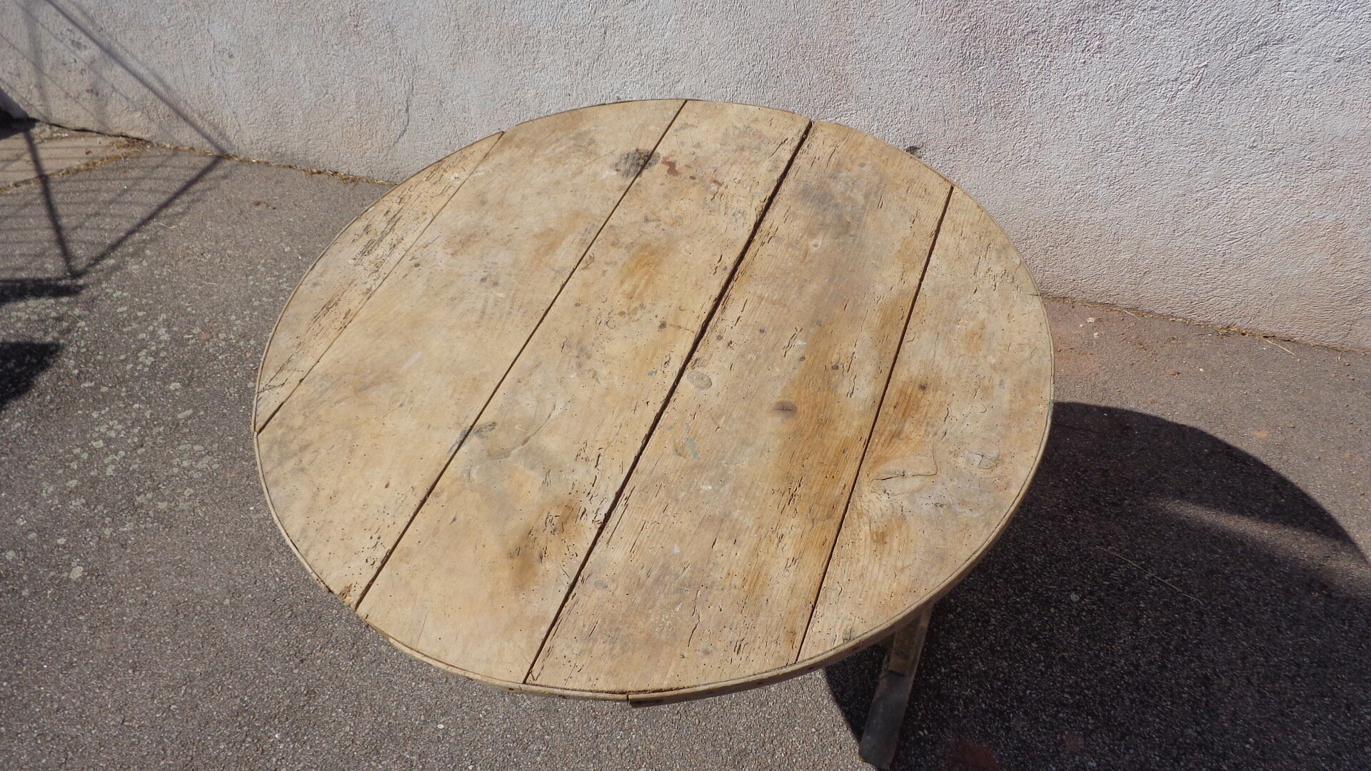 Vine table in FIR