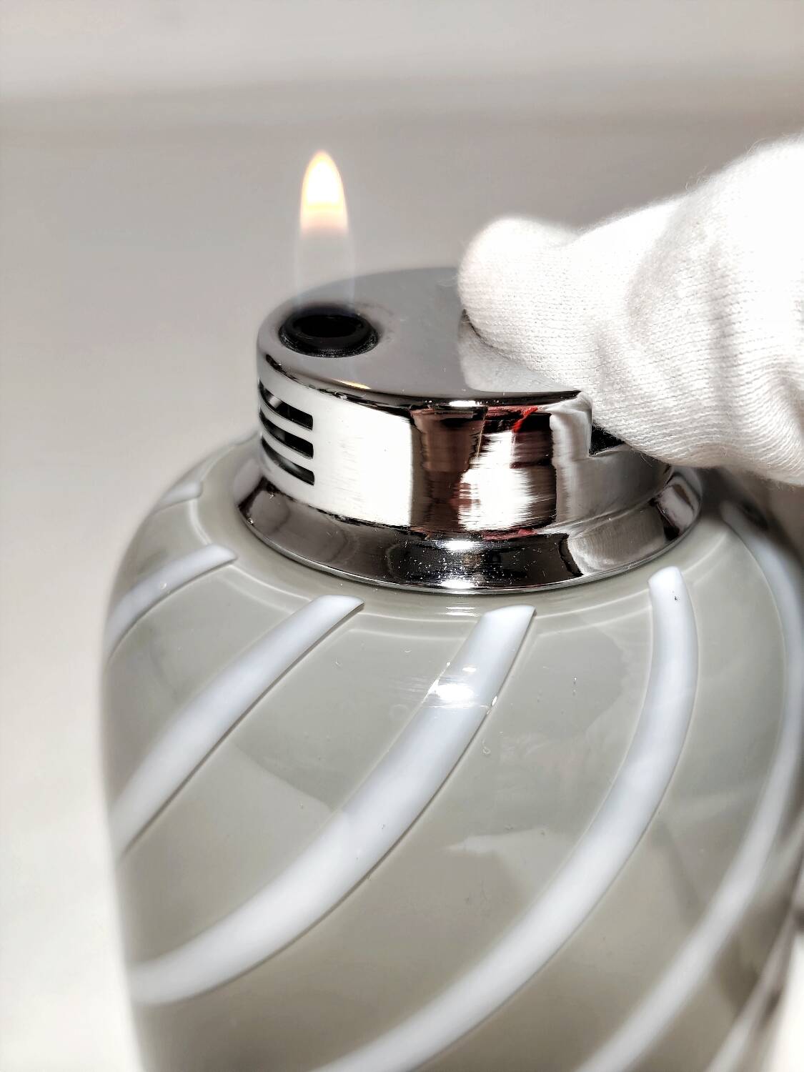 Encendedor de mesa "Tommaso Barbi" de cristal. Italia, 1970s.