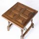 Table d'appoint en bois foncé avec pieds tournés et supports métalliques des années 1930
