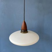 Suspension en verre opalin (style Philips) - Louis Kalff