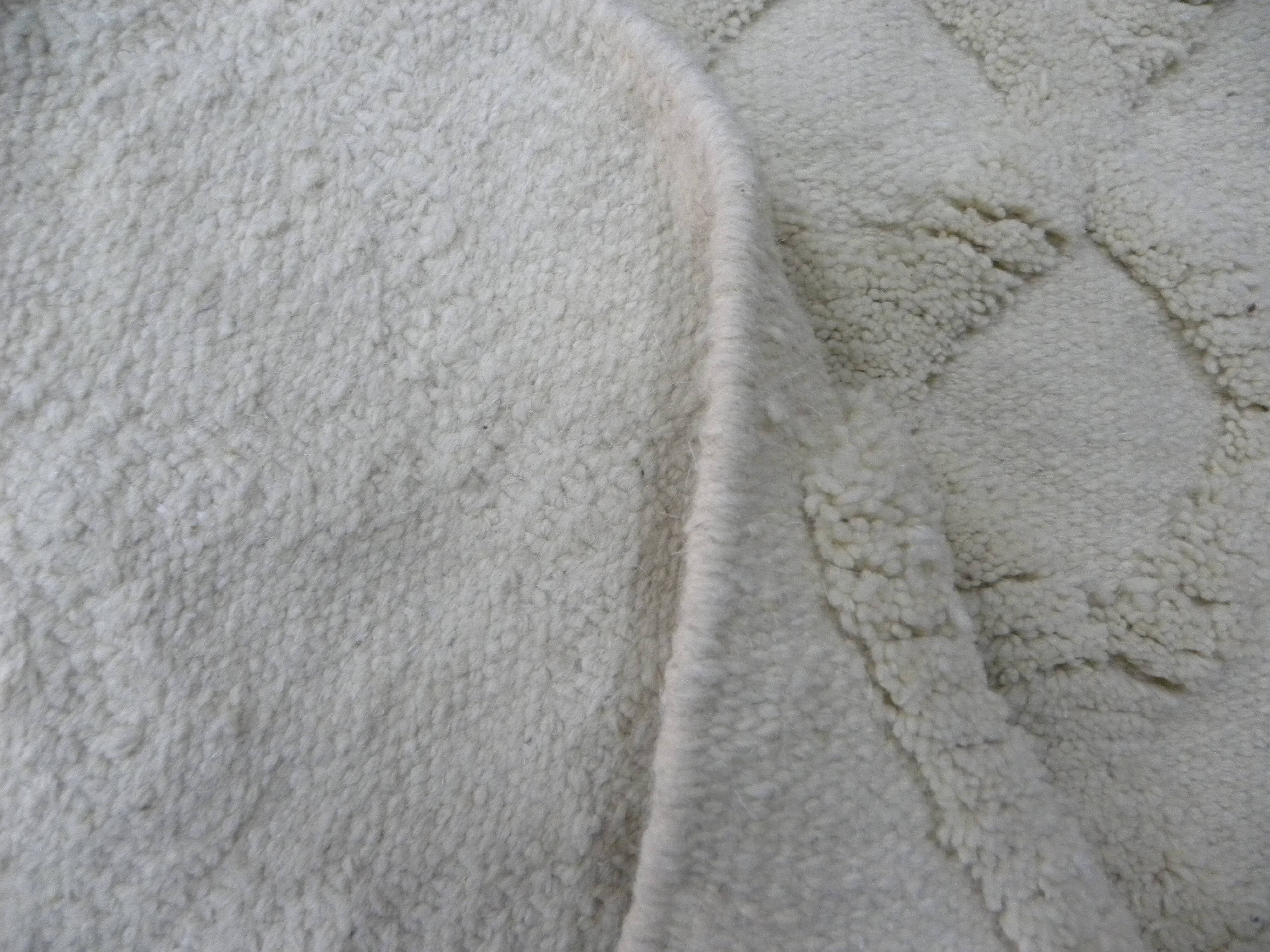 Tunisian Berber Rug in Ecru Wool – Handwoven, Bohemian & Minimalist Style