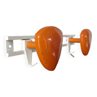 Metal wall coat rack with 2 orange hooks from the 70s
