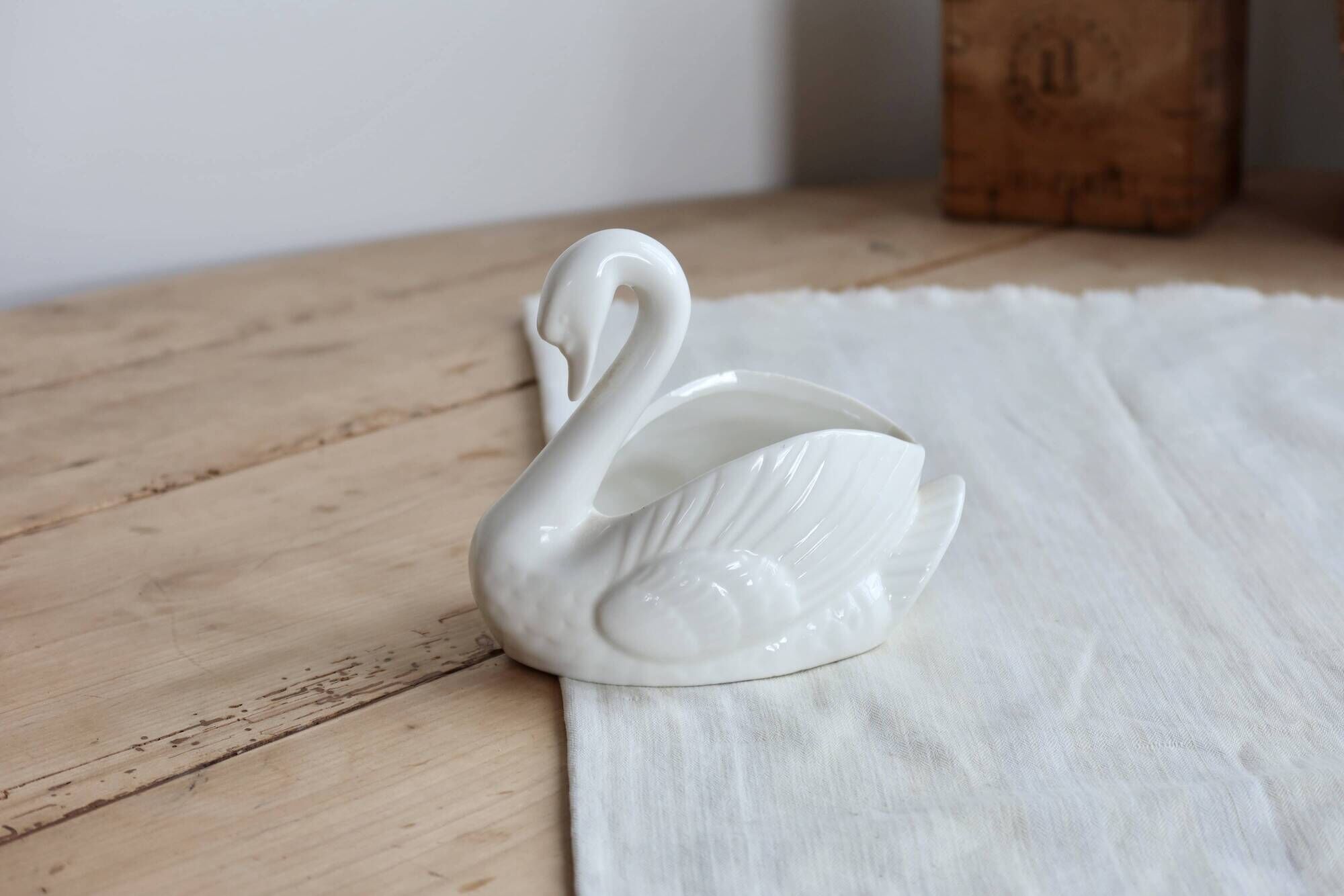 Vintage white porcelain swan cache-pot