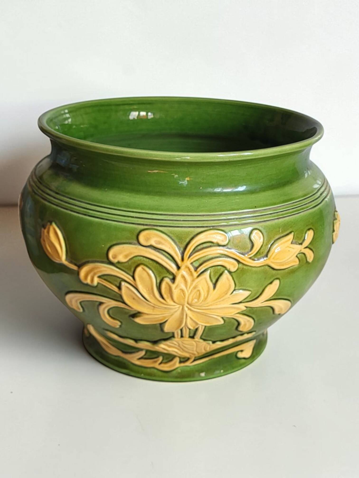 Ceramic plant pot