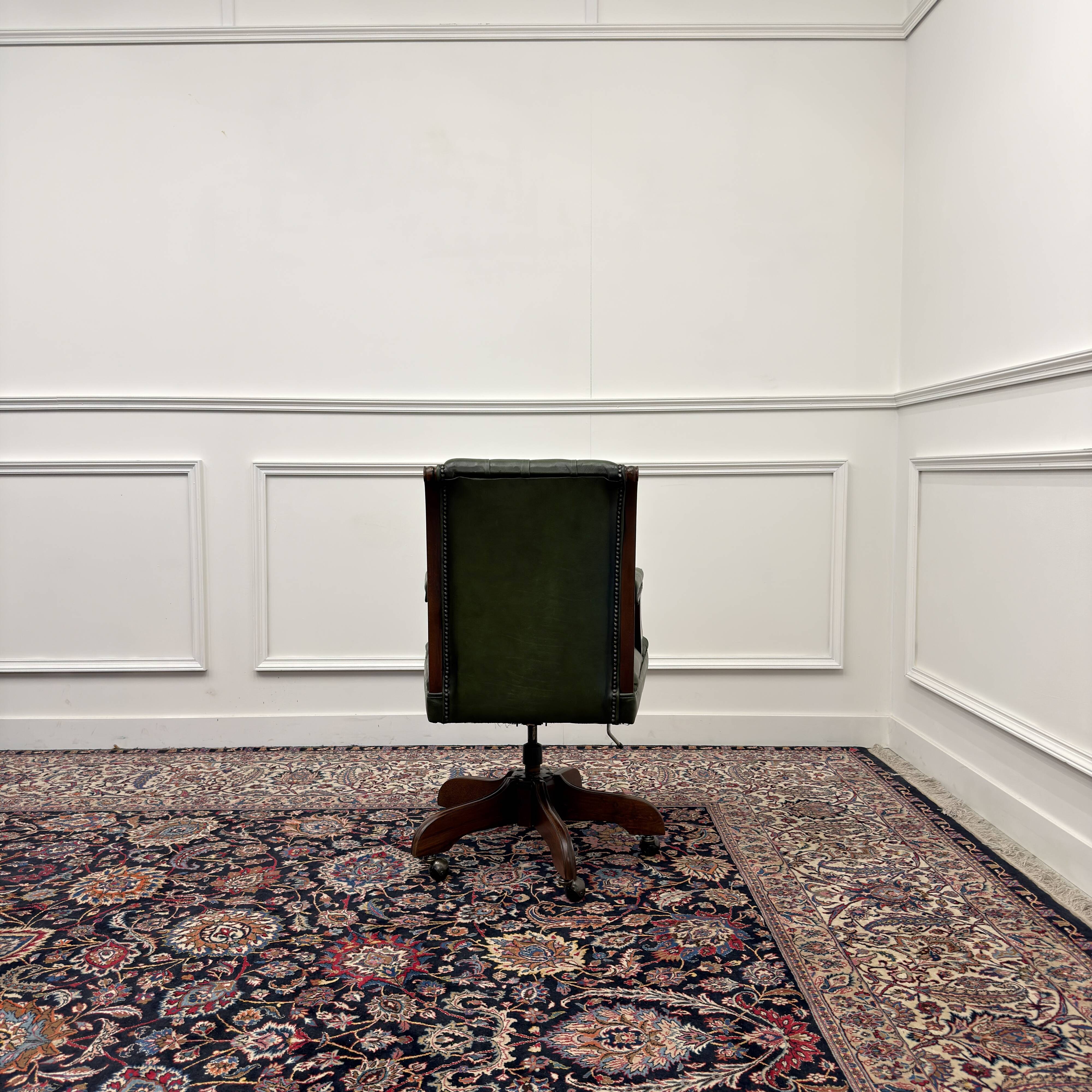 Chaise de bureau Chesterfield verte en anglais