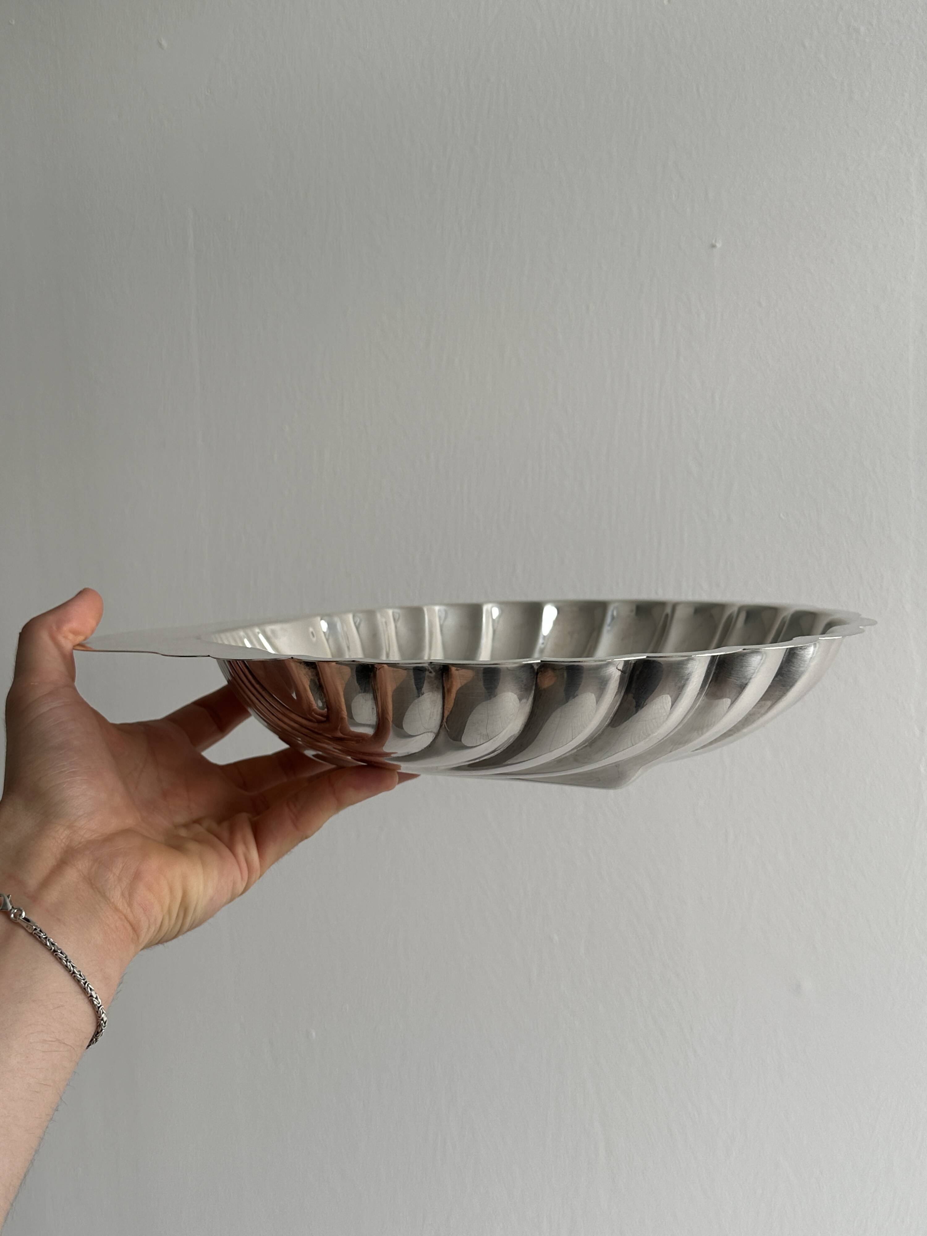 Grand plat coquillage en métal