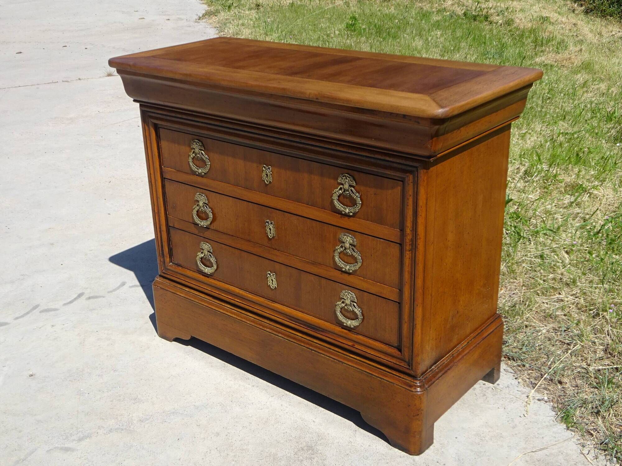 4-drawer chest of drawers, gold ribbon and peacock handles