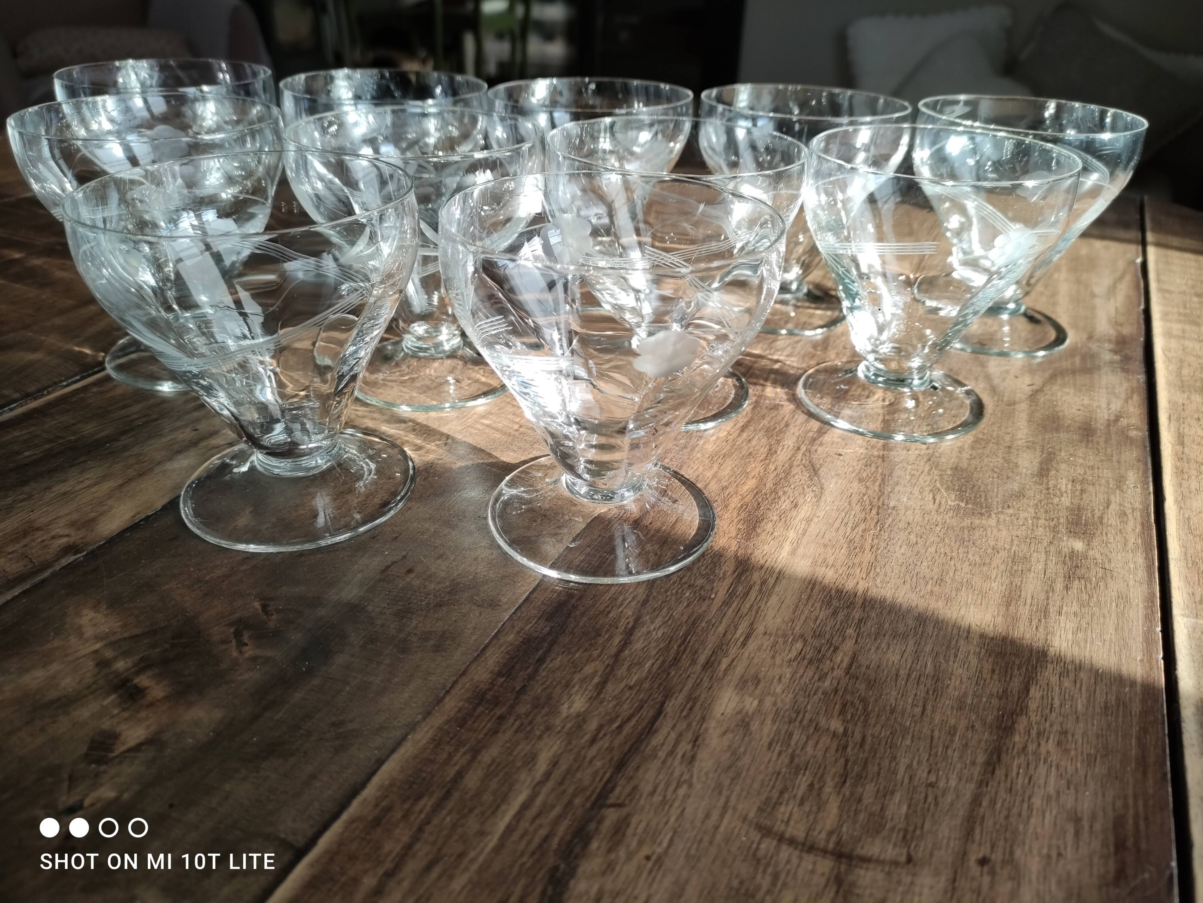 Set of 11 champagne glasses on low foot in old glass engraved floral decoration