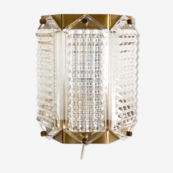 Brass and glass wall light/Sconce by Wiktor Berndt for Flygsfors. Sweden 1960s
