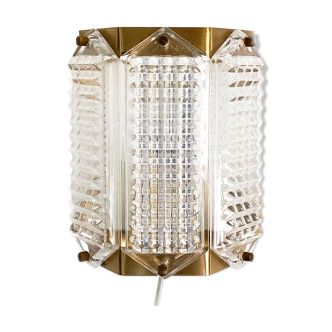 Brass and glass wall light/Sconce by Wiktor Berndt for Flygsfors. Sweden 1960s