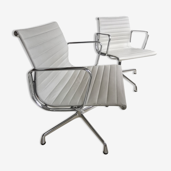 Pair of office chairs by Charles and Ray Eames, Vitra edition
