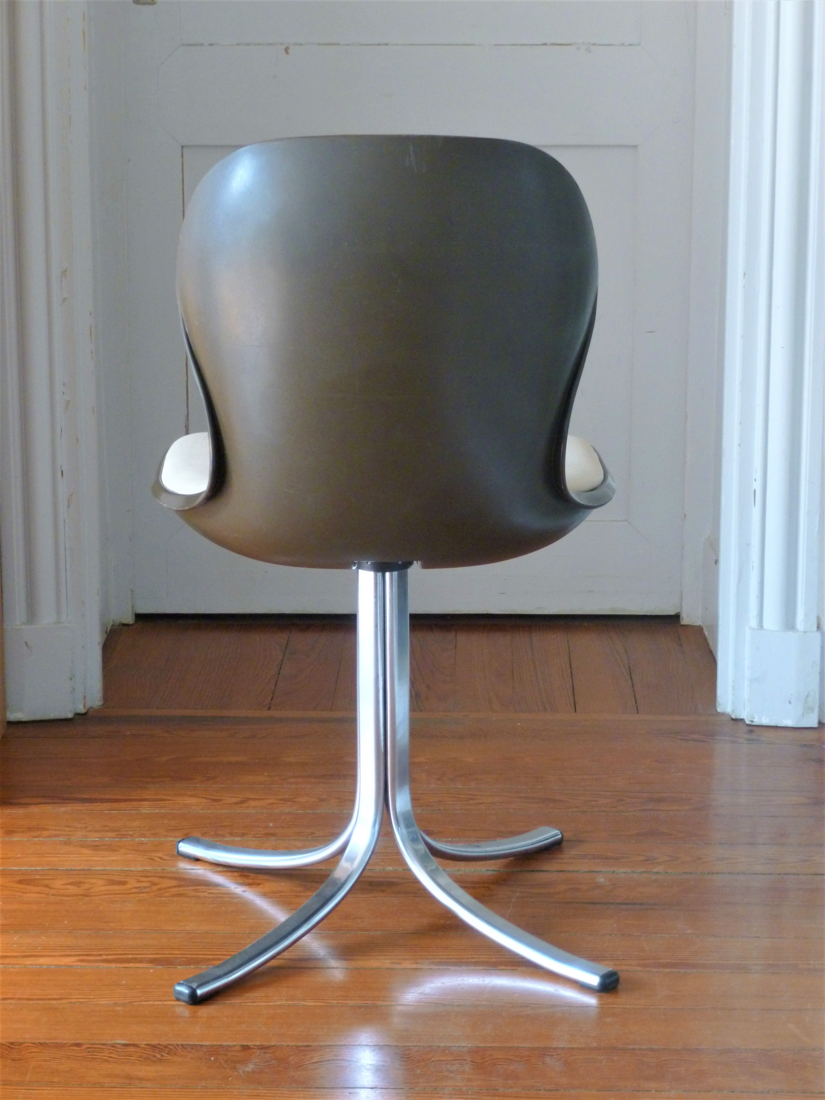 Paire de chaises pivotantes "Giroflex", design martin Stoll, 1975, modèle 7105