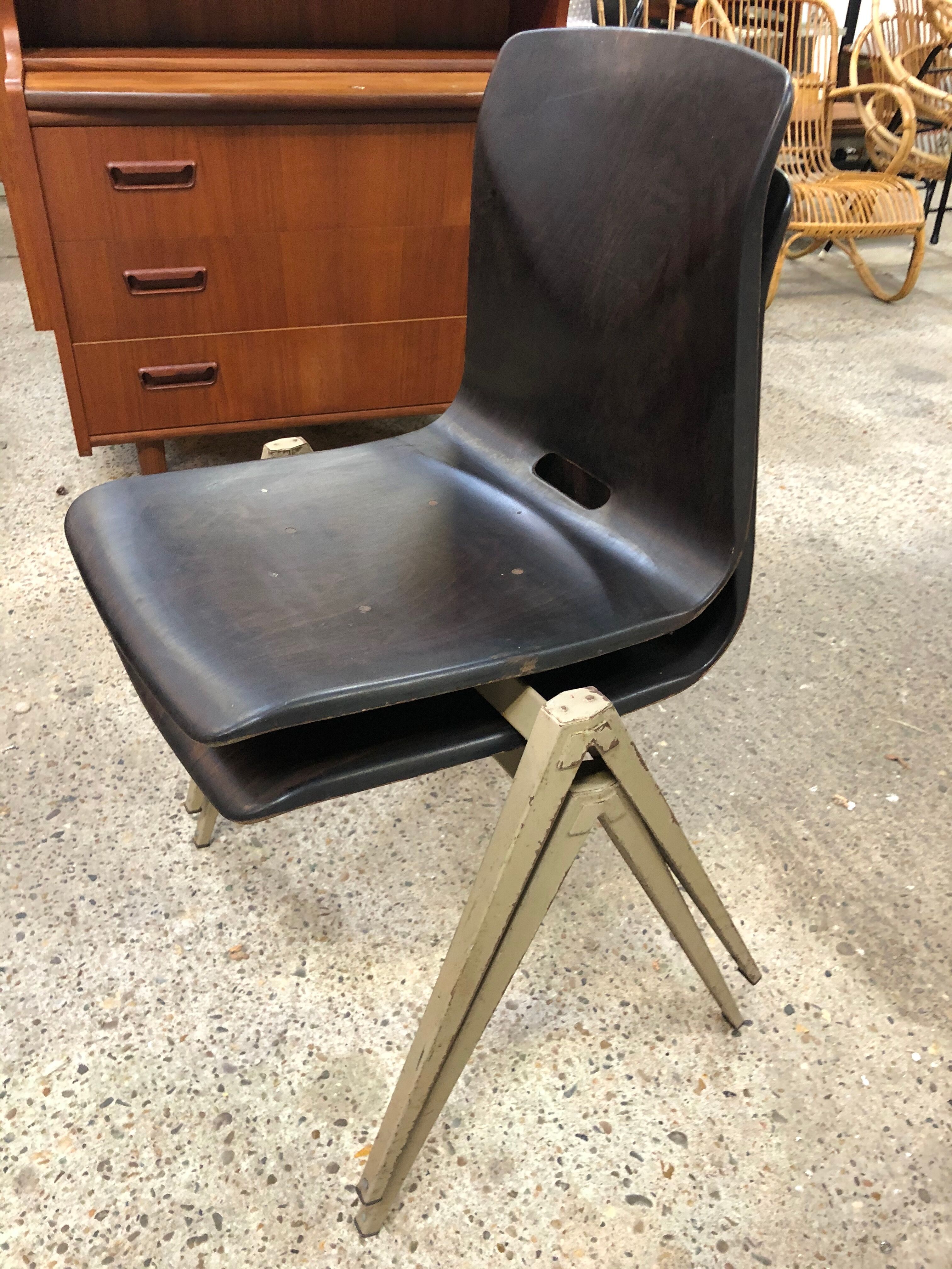 Pagholz Galvanitas S22 stackable school chairs