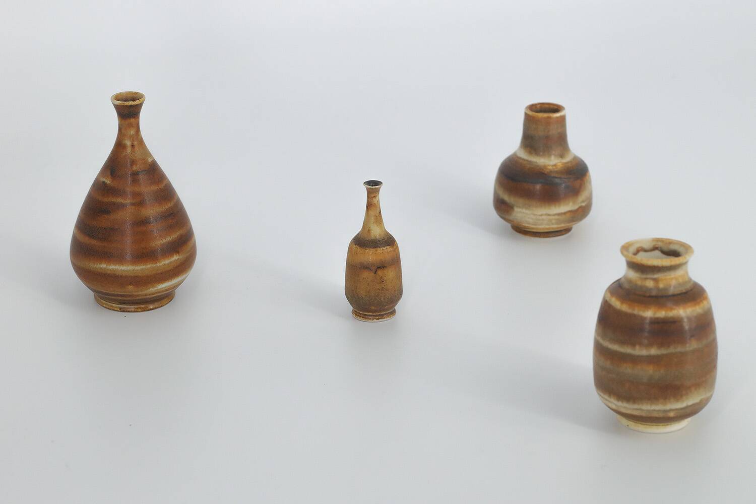 Small Mid-Century Scandinavian Modern Collectible Honey Stoneware Vase by Gunnar Borg, Set of 4