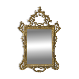 Miroir italien en bois sculpté doré d'époque XIXème siècle