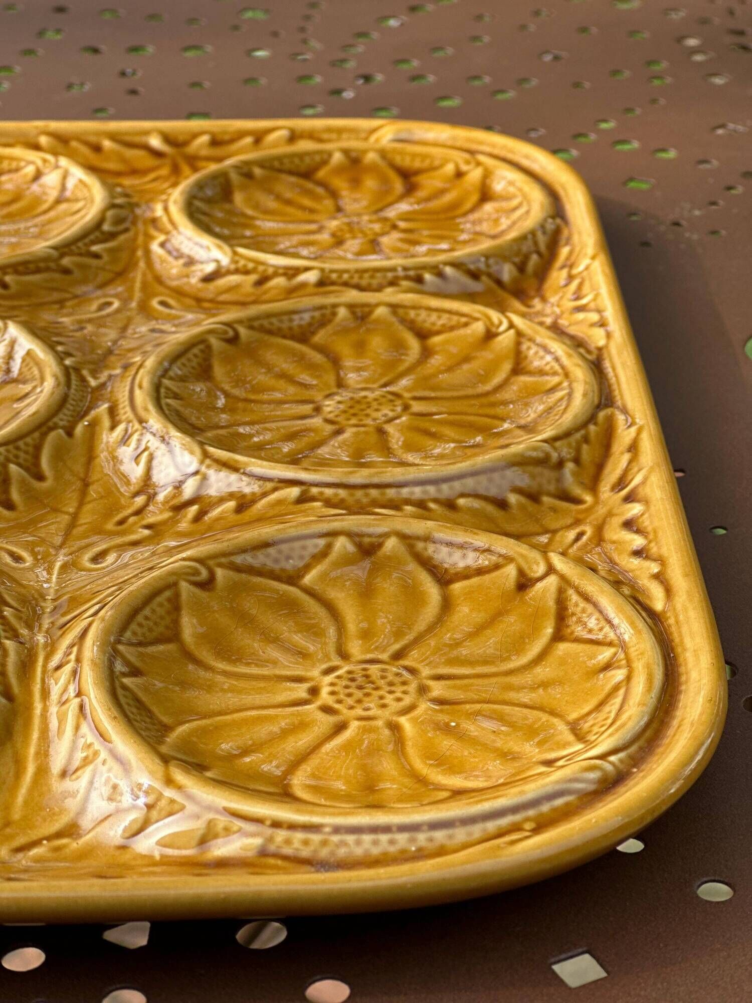 Vintage ochre earthenware artichoke dish, 6 compartments, relief flowers.