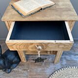 Table d’appoint en bois brut