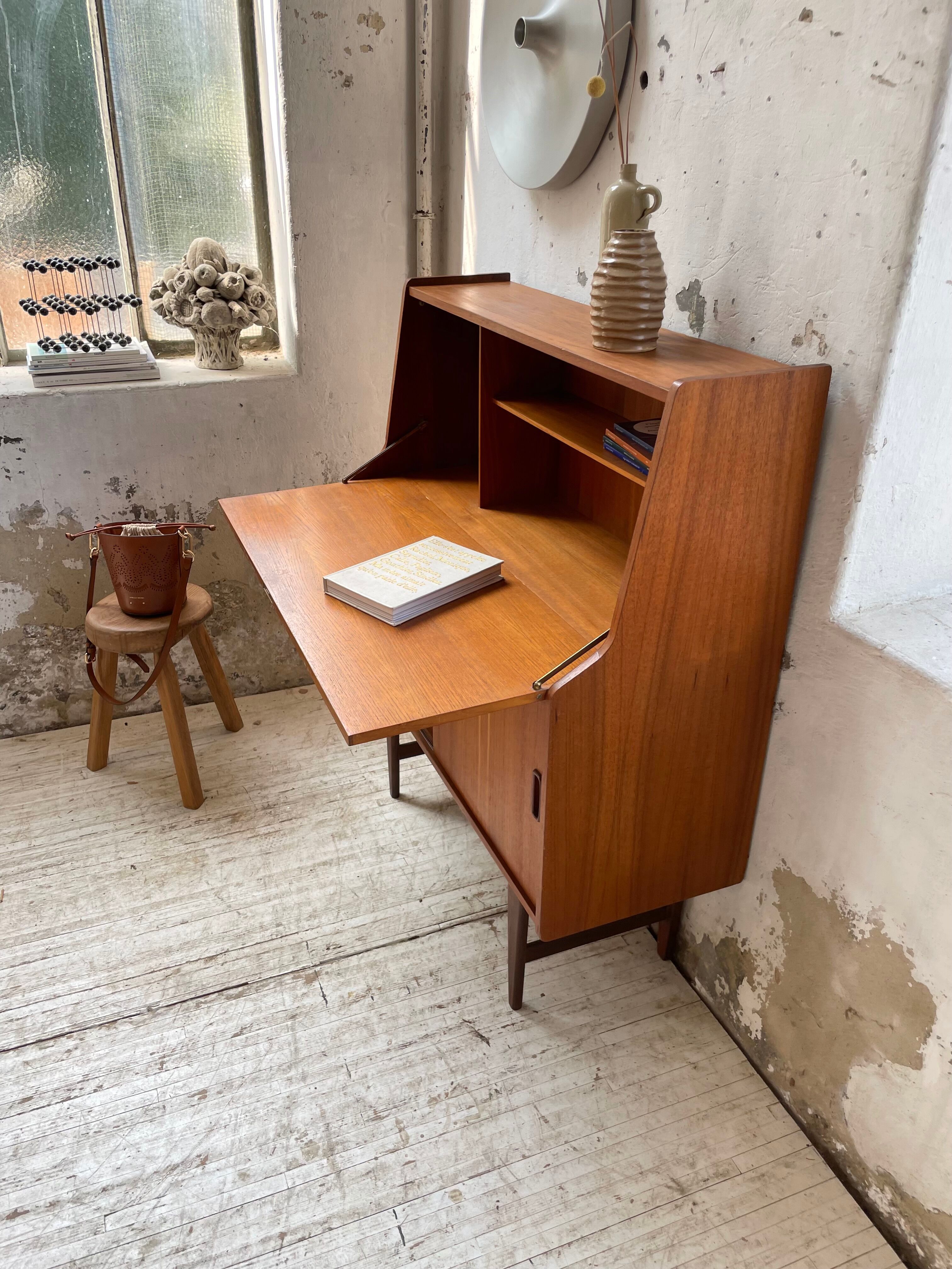 Secretary Samcom teck 1960