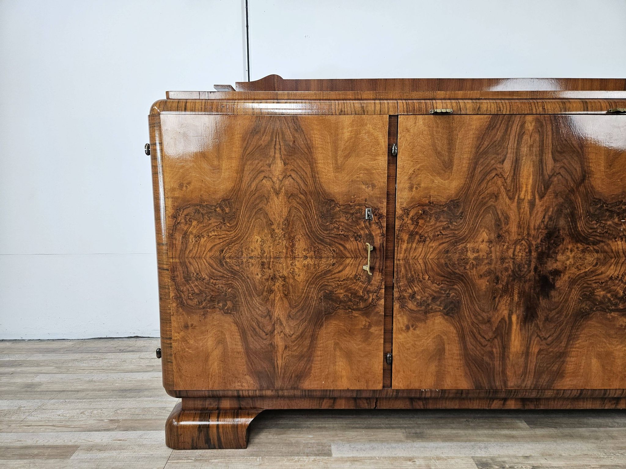 French Art Decò sideboard in walnut, 1940