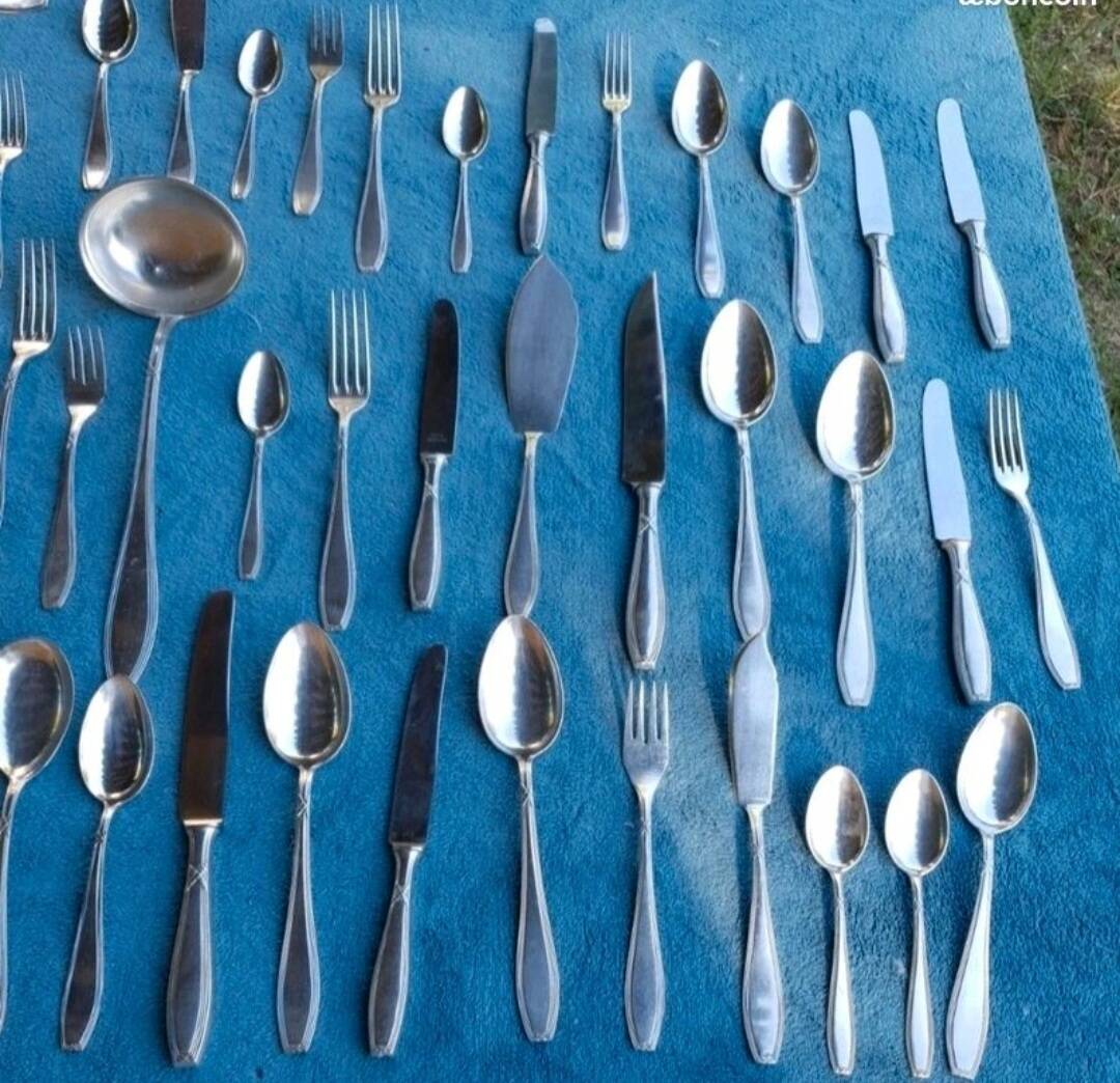 Silverware set for 6 place settings, weighing 4 kilos.