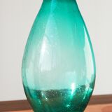 Turquoise vase, bubble effect