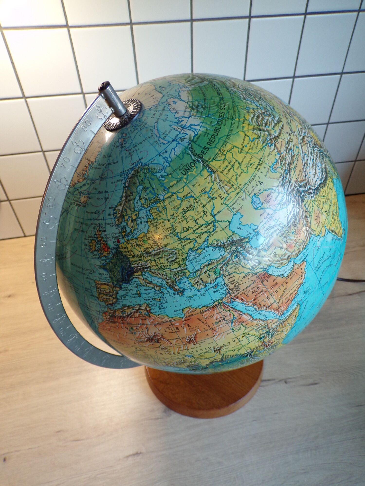 Globe Luminous Scan-globe 1977