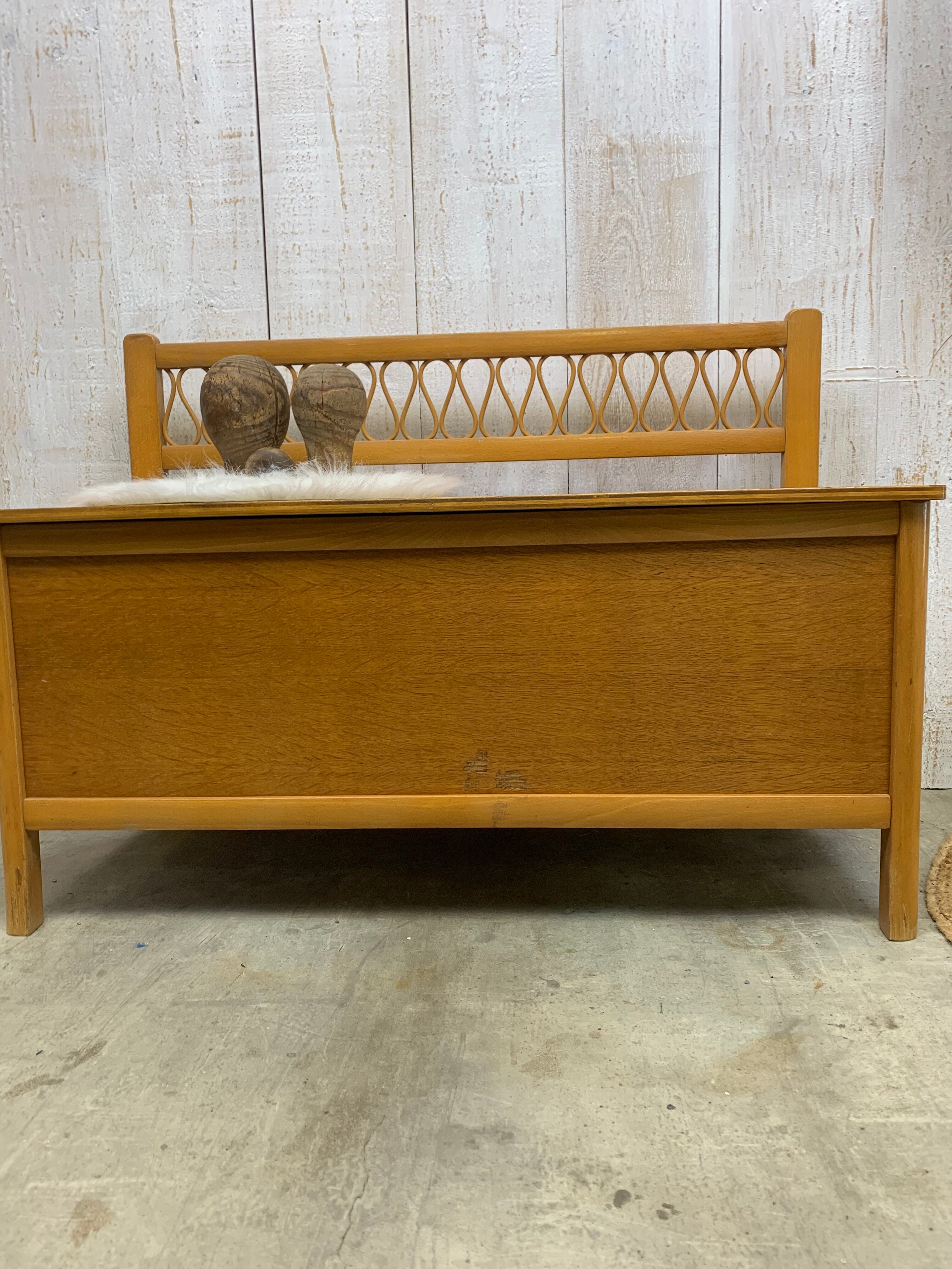 Wooden and wicker box/bench