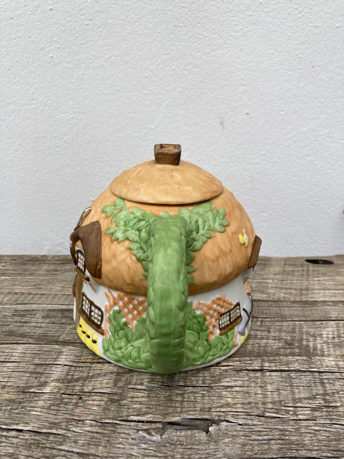 Homemade English teapot in glazed porcelain and Staffordshire biscuit - Christopher Wren cottages slip