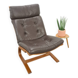 Bruin leren fauteuil met houten onderstel