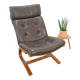 Bruin leren fauteuil met houten onderstel