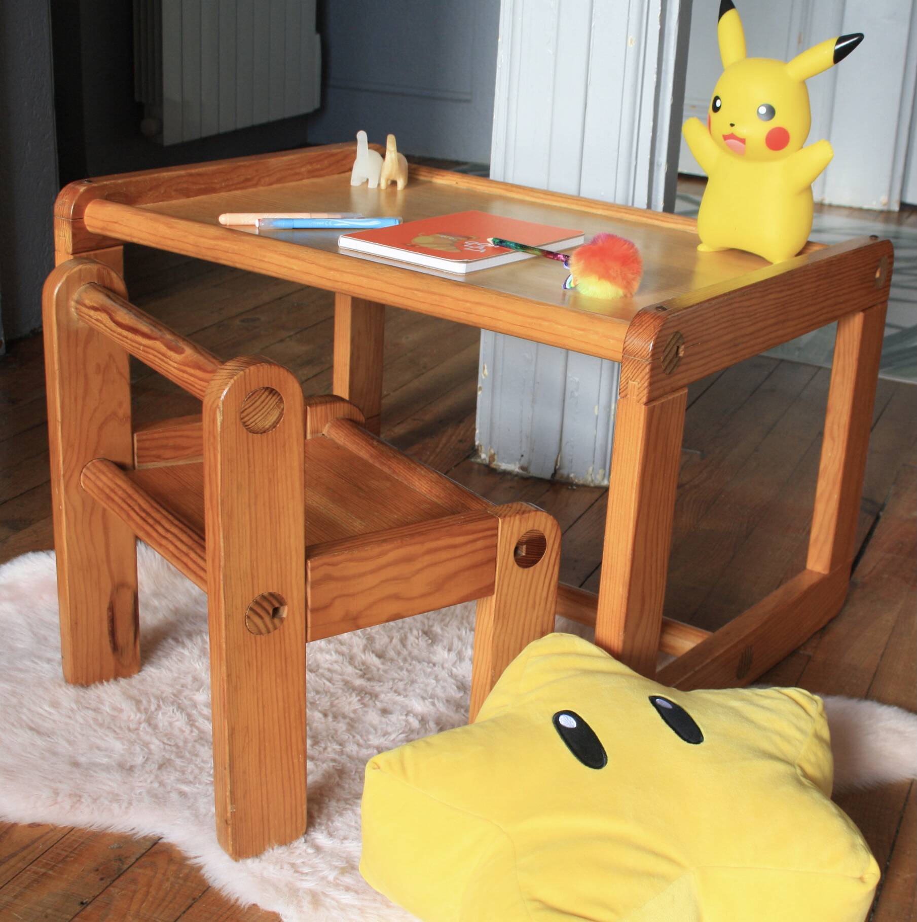 Bureau et chaise enfant brutaliste