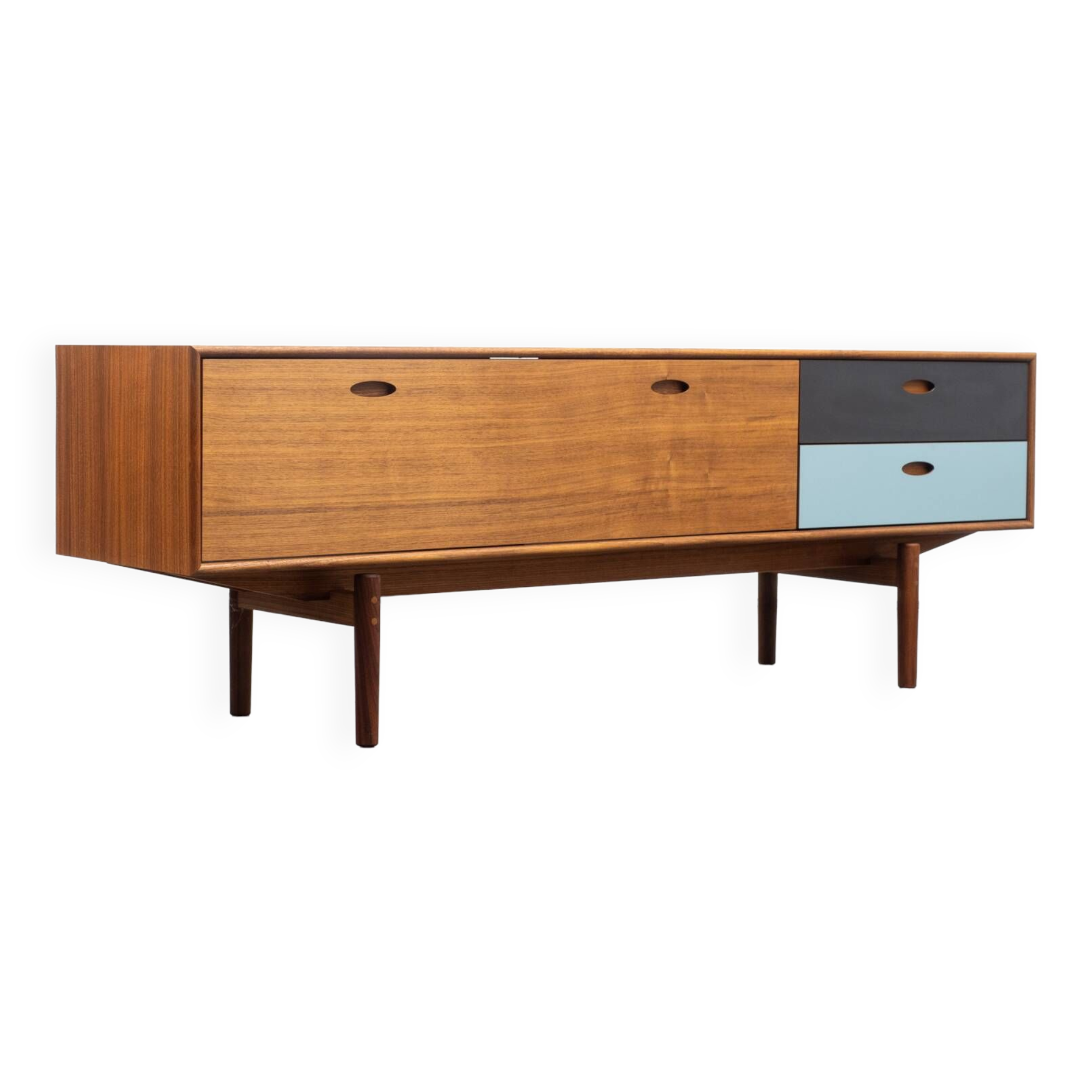 Low sideboard in walnut, Scandinavian, 176cm